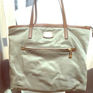 Micheal kors hand bag